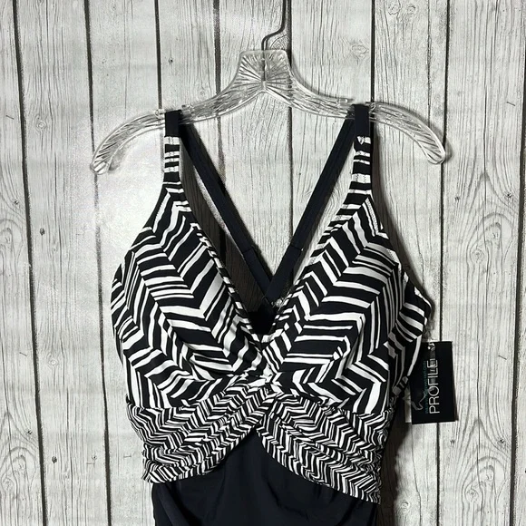 Profile by Gottex Black/White One Piece Swimdress Size 22W